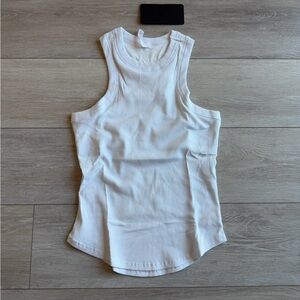 Fabletics HIGH NECK RIB
BUILT IN BRA TANK TOP WOMENS
SIZE MEDIUM